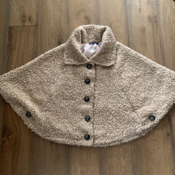 Teddy Bear Cape - Picture 4 of 7